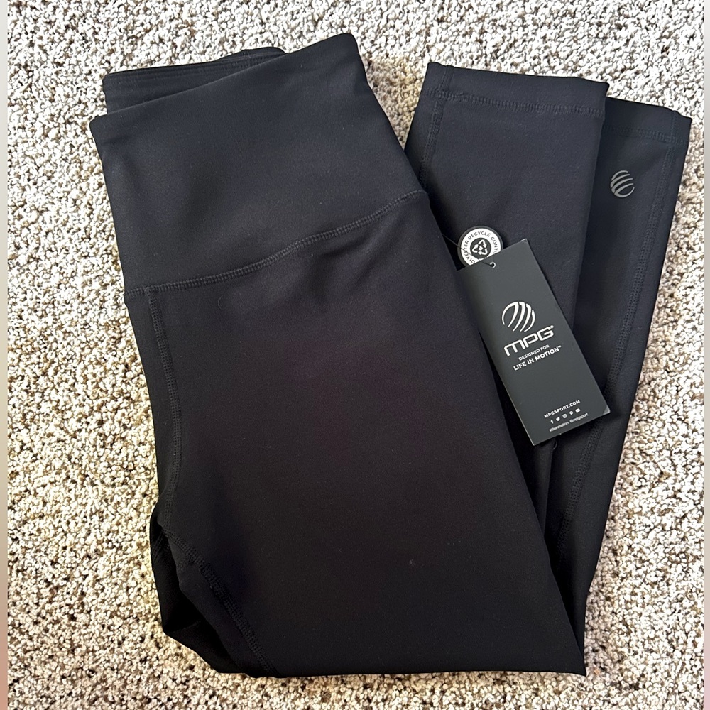 NWT MPG Capri Leggings